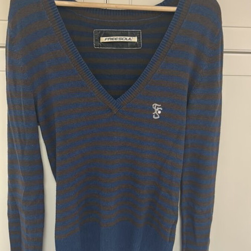 FREESOUL women's sweater small used, blue and brown