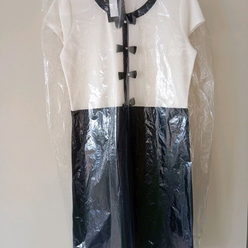 Chic dress new, size 3, black and white