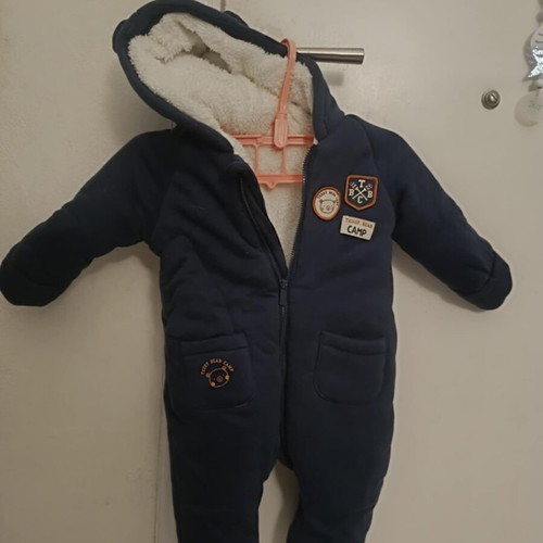 Orchestra baby snowsuit like new with fur lining