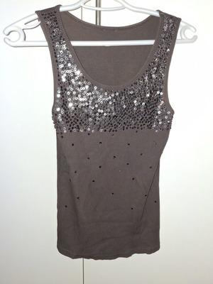T-shirt with brown sequins like new, size L