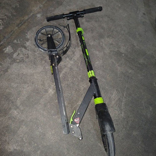 Enigma scooter used, foldable with adjustable handlebar
