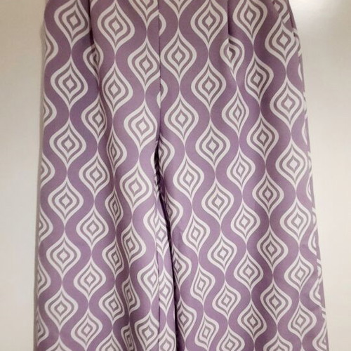 Satin top and high-waisted palazzo pants set made in Italy, like new, purple lilac