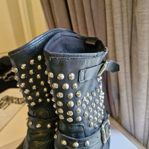 Relish leather boots size 39 like new with silver studs