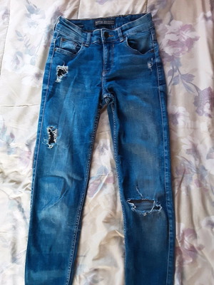 Skinny jeans Bershka used, mid-waisted with rips, size 34
