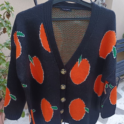 Knitted winter cardigan with buttons one size new, black with orange fruit design
