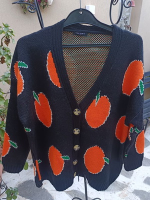 Knitted winter cardigan with buttons one size new, black with orange fruit design