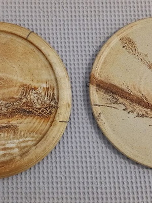 Ceramic plates with embossed design, set of 2, like new