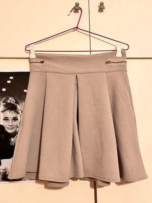 A-line skirt like new, size Large, beige and gray