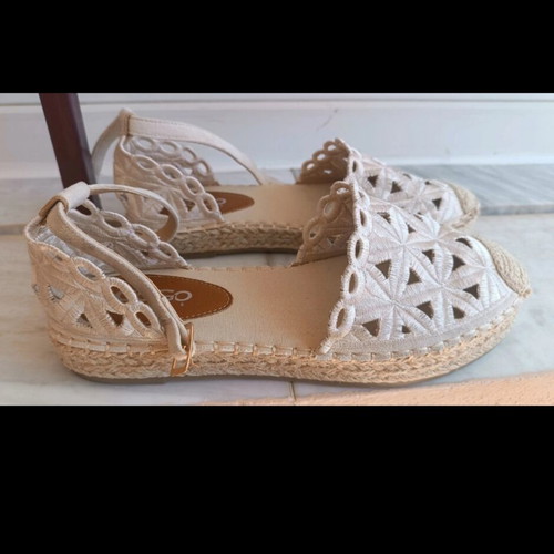 GoGo Shoes women's summer shoes with perforated design, like new, beige, size 39