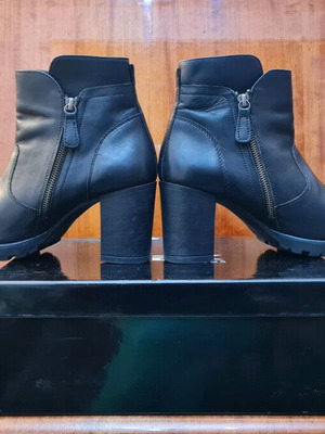 Vera Pelle leather ankle boots size 40 new black