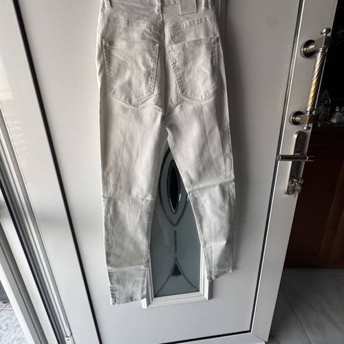 Pink Woman white denim pants like new