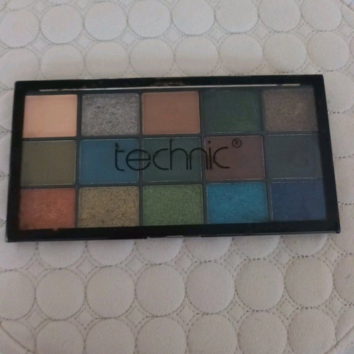 Technic Cosmetic Spirit Guide eyeshadow palette like new, 15 colors