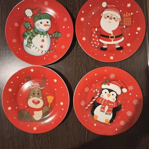 Set of 4 Christmas plates new