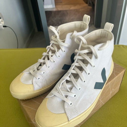 Veja sneakers size 42 white like new