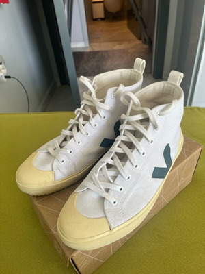 Veja sneakers size 42 white like new