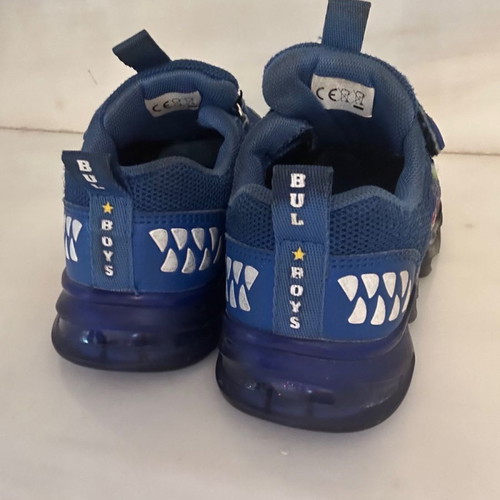 Bull Boys athletic shoes used, blue, size 29