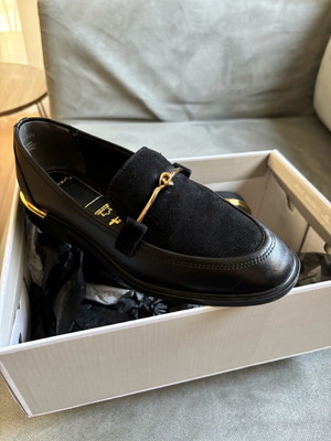 Tamaris moccasins size 36 like new, black with gold buckle