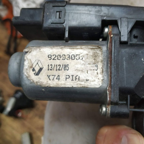 Rear right window regulator Renault Laguna used 8200305 720 X 74 PIA G