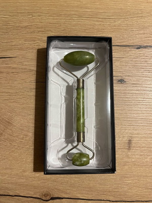 Jade Facial Roller like new
