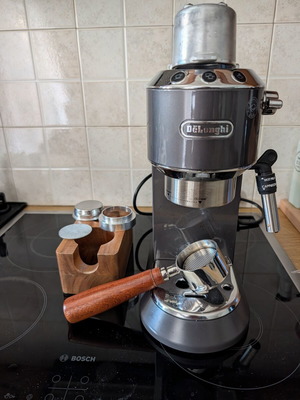 Delonghi Dedica Metallics EC785.GY coffee machine used, excellent condition