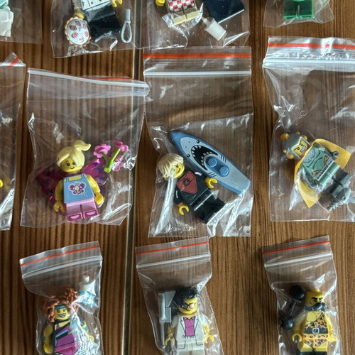 Collectible Minifigure Series 17 complete set of 16