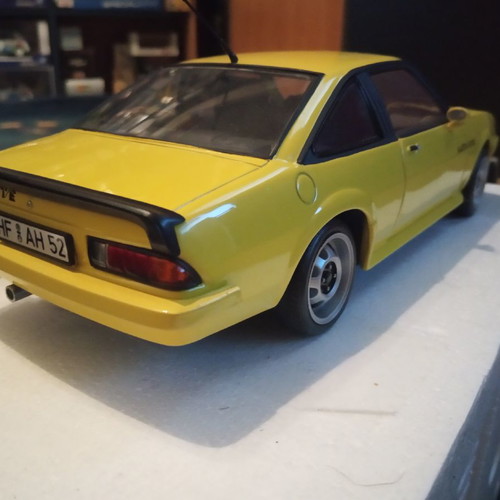 Opel Manta GT/E συλλεκτική μινιατούρα μεταχειρισμένη κλίμακας 1/18