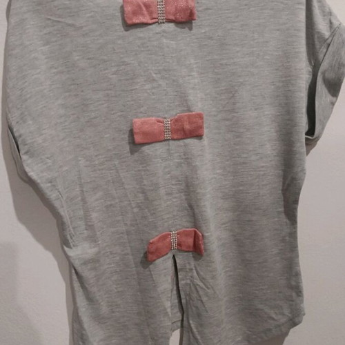 T-shirt gray like new with bows on back, size S