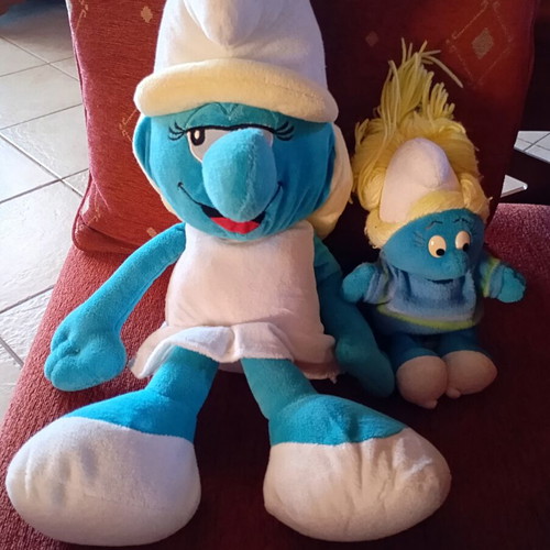 Smurfs plush toys like new, large and small