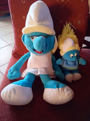 Smurfs plush toys like new, large and small