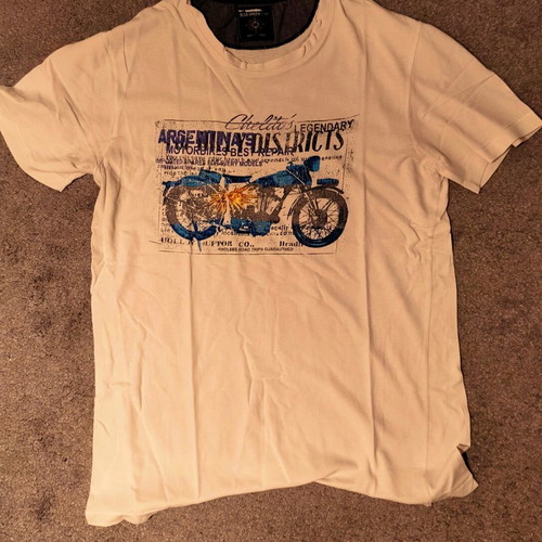 Pack of 6 t-shirts like new, 5 short sleeve and 1 long sleeve, Large/XL