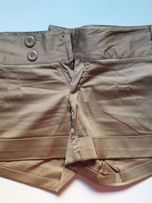 Women's beige low-rise shorts