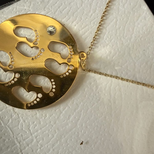 Pendant with four baby feet, gold color
