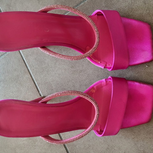 Bozikis fuchsia platform sandals size 37