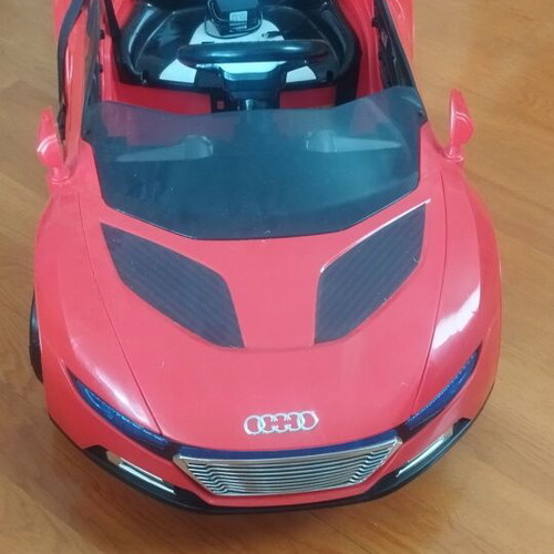 Battery-Powered Children's Car like new with music