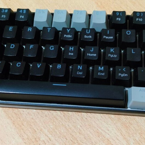MageGee STAR61 Mechanical Keyboard like new with extra keycaps