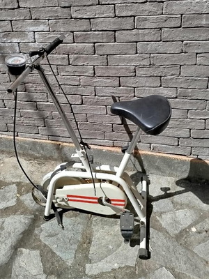 Στατικό ποδήλατο vintage μεταχειρισμένο από τη δεκαετία 80's