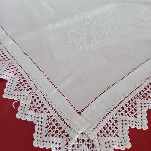 Handmade embroidered white tablecloth with thick crochet lace 200x160 cm like new