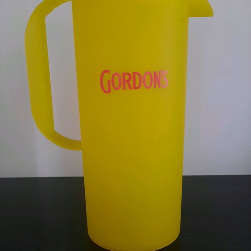 Gordon's collectible yellow plastic jug with lid like new