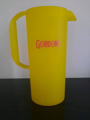 Gordon's collectible yellow plastic jug with lid like new