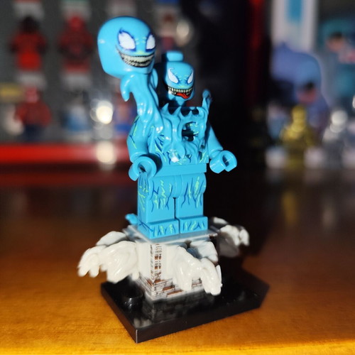 Toxin Symbiote minifigure like new with base and effects