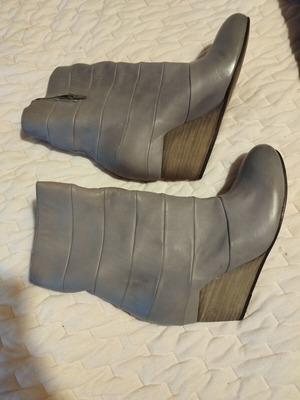 Vic Matie grey leather ankle boots size 38.5 like new, 10 cm heel