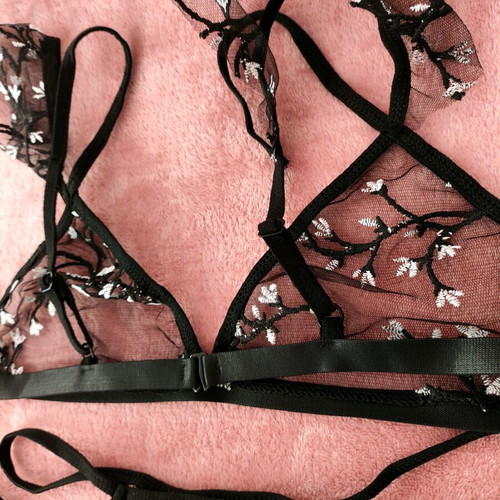 Black lingerie set new with floral details size M/L