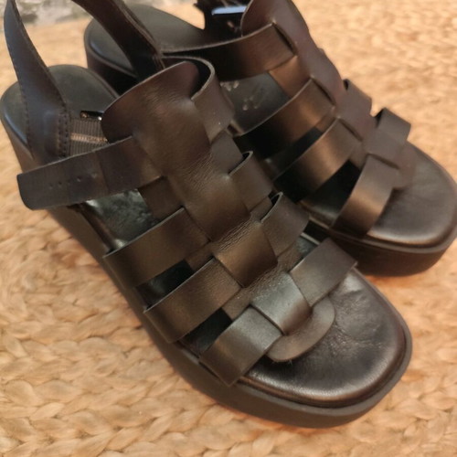 Tamaris wedge leather sandals like new, size 40, black