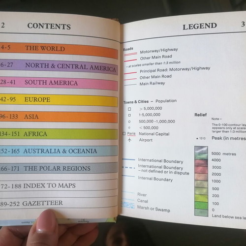 The Bloomsbury Pocket Encyclopedia of the World new, English