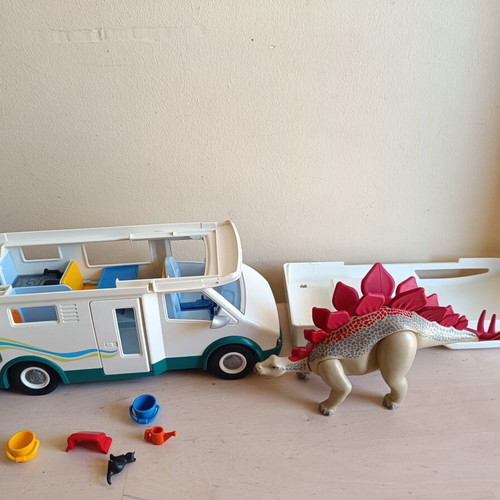 Playmobil camper and dinosaur used