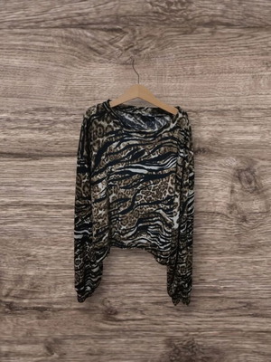 T-shirt one size like new