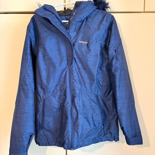 Wedge ski jacket blue size S like new with hood and removable fur