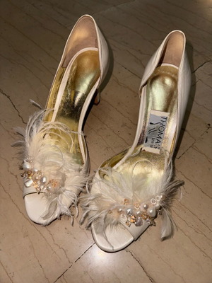 Thomas beige sandals like new with feathers and beads size 37