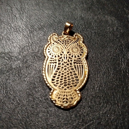 Owl pendant new, brass in golden tone