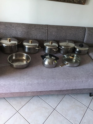 Cookware set used, 5 pots, 2 pans and 1 teapot